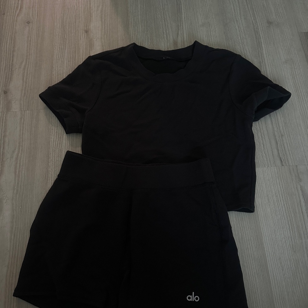 ALO Yoga Black Activewear Ensemble